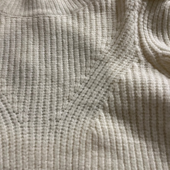 Express off white chunky cable knit sweater size s - Picture 4 of 7